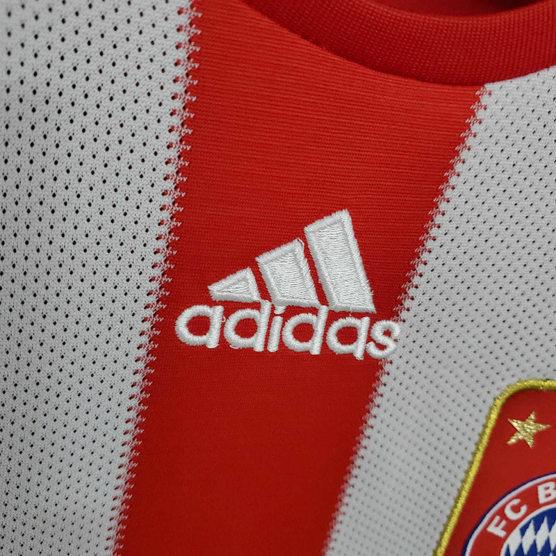 Camisola Bayern de Munique Retrô 2010/2011 - Vermelha e Branca