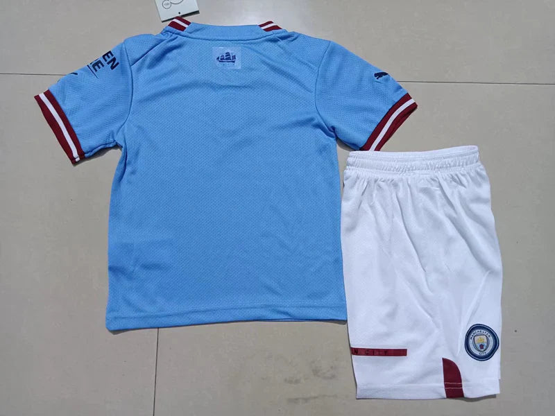 Kit Infantil Manchester City I 22/23 - Azul e Branco